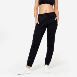 Spodnie dresowe damskie Domyos Gym & Pilates slim. Czarne spodnie dresowe DOMYOS, s, bez wzorów, z dresówki, na fitness i siłownię. Za 89.99 zł.