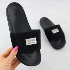 Klapki damskie plażowe basenowe czarne SS274716. Czarne klapki Big Star, bez wzorów, z materiału, bez obcasa. Za 79.99 zł.
