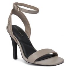 Sandały Tommy Hilfiger. Brązowe sandały TOMMY HILFIGER, bez wzorów, sportowe, bez obcasa, na szpilce, bez zapięcia. Za 649.99 zł.