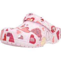 Sandały CROCS CLASSIC VDAY CLOG K Rose. Czerwone sandały Crocs, bez wzorów, z syntetyku, bez obcasa, bez zapięcia. Za 188.99 zł.