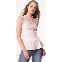 Różowy Top Must Be There. Czerwone topy Born2be, l, bez wzorów, z dzianiny, bez kołnierzyka, bez ramiączek. Za 49.99 zł.