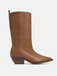 Loft37 Skórzane kowbojki w kolorze brązowym rozmiar: 39. Brązowe botki loft37, bez wzorów, ze skóry, bez obcasa, bez zapięcia. Za 331.46 zł.