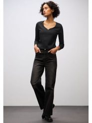 Street One Koszulka w kolorze czarnym rozmiar: 38. Czarne bluzki Street One, bez wzorów, street, bez kołnierzyka, bez ramiączek. Za 87.19 zł.