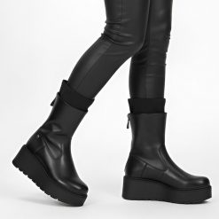 Botki damskie Maciejka, na grubej platformie skórzana licowa cholewka za kostkę i zapinane na zamek, czarne, A7161-01-00-7. Czarne botki Maciejka, bez wzorów, ze skóry, za kostkę, bez obcasa, na platformie, bez zapięcia. Za 271.99 zł.