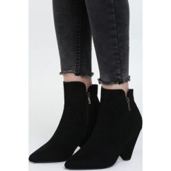 Czarne Botki Love Of My Life. Czarne botki Born2be, bez wzorów, bez obcasa, bez zapięcia. Za 129.99 zł.