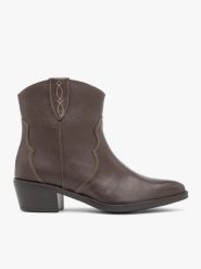 Brązowe botki kowbojki. Brązowe botki Ryłko, na wiosnę, bez wzorów, ze skóry, za kostkę, bez obcasa, na obcasie, bez zapięcia. Za 529.99 zł.