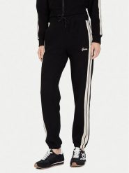 Guess Spodnie dresowe V5BB17 KCX52 Czarny Regular Fit. Czarne spodnie sportowe Guess, xxs, z aplikacjami, z dresówki. Za 399.99 zł.