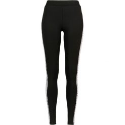Damskie legginsy Urban Classic Striped. Czarne legginsy Urban Classics, bez wzorów. Za 149.50 zł.