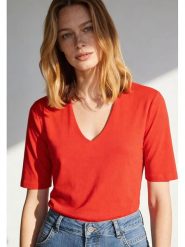 More & More Koszulka w kolorze czerwonym rozmiar: 36. Czerwone bluzki More & More, bez wzorów, bez kołnierzyka, bez ramiączek. Za 127.05 zł.