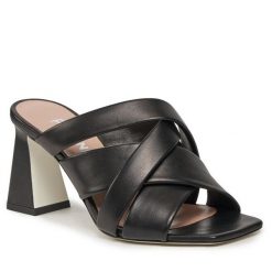 Klapki Pollini. Czarne klapki Pollini, bez wzorów, bez obcasa. Za 1,729.00 zł.