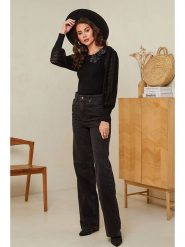 Soft Cashmere Sweter w kolorze czarnym rozmiar: 38/40. Czarne swetry Soft Cashmere, z aplikacjami, z kaszmiru, bez ramiączek. Za 104.99 zł.