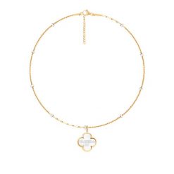 Bransoletka Sublime z białą emalią z pozłacaną koniczyną z mlecznym kryształem. Białe bransoletki Lilou, pozłacane. Za 198.00 zł.