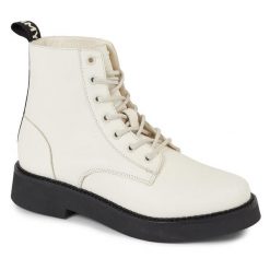 Botki Tommy Jeans. Botki Tommy Jeans, bez wzorów, z jeansu, bez obcasa, na płaskiej podeszwie, bez zapięcia. Za 749.99 zł.
