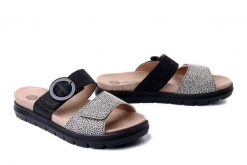 DR. BRINKMANN 701113-01 schwarz, klapki damskie. Czarne klapki Dr. Brinkmann, bez wzorów, ze skóry, bez obcasa. Za 263.42 zł.