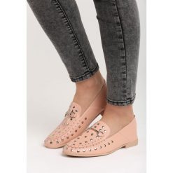 Różowe Mokasyny Latest Top. Czerwone mokasyny Born2be, bez wzorów, ze skóry, bez obcasa. Za 39.99 zł.