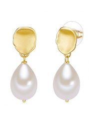 Yamato Pearls Pozłacane kolczyki-wkrętki z perłami rozmiar: onesize. Białe kolczyki Yamato Pearls, z perłą, metalowe. Za 88.02 zł.
