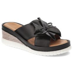 Czarne Klapki Artiker Eleganckie Obuwie Damskie. Czarne klapki Artiker, bez wzorów, bez obcasa, na koturnie. Za 269.00 zł.
