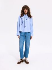Jeansy straight cropped - niebieski. Niebieskie jeansy Reserved, bez wzorów. Za 119.99 zł.