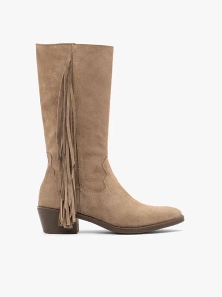 Piaskowe kozaki boho z frędzlami. Brązowe kozaki Brawo sp. z o.o., ze skóry, bez obcasa, na obcasie, bez zapięcia. Za 549.99 zł.
