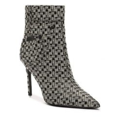 Botki Guess. Czarne botki Guess, z aplikacjami, bez obcasa, na płaskiej podeszwie, bez zapięcia. Za 739.99 zł.