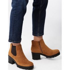 Camelowe Botki Gwendolyn. Botki Born2be, na jesień, bez wzorów, z okrągłym noskiem, bez obcasa, na obcasie, bez zapięcia. Za 109.99 zł.