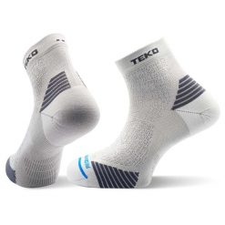 Skarpety do biegania Teko ecoRUN Mini Crew Light Half Cushion 2.0. Białe skarpety TEKO, bez wzorów, z materiału. Za 31.00 zł.