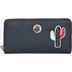 Tommy Hilfiger - Portfel. Niebieskie portfele TOMMY HILFIGER, bez wzorów, z materiału. W wyprzedaży za 229.90 zł.