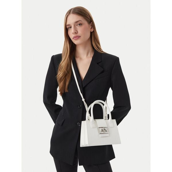 Torebka Armani Exchange. Białe torebki klasyczne Armani Exchange, bez wzorów, bez dodatków. Za 454.99 zł.