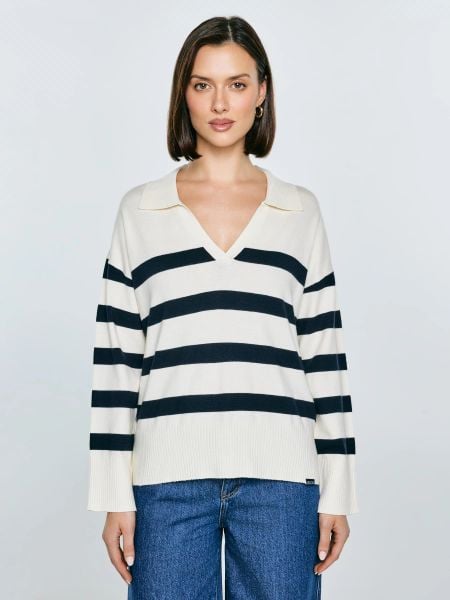 Sweter damski polo w pasy kremowo-czarne Alina 100. Białe swetry Big Star, l, bez wzorów, ze skóry, bez ramiączek. Za 199.99 zł.