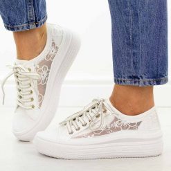 Białe przewiewne trampki damskie Lee Cooper 4480. Białe trampki Lee Cooper, bez wzorów, z jeansu, bez zapięcia. Za 159.00 zł.