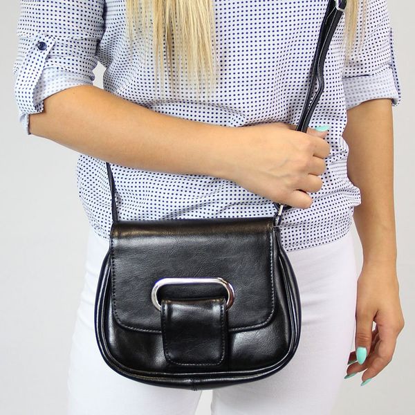 Skórzana torebka damska listonoszka czarna DAN-A T358. Czarne torebki klasyczne DAN-A, bez wzorów, ze skóry, bez dodatków. Za 259.99 zł.