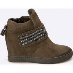 Carinii - Botki. Zielone botki Carinii, bez wzorów, z materiału, bez obcasa, na koturnie, bez zapięcia. W wyprzedaży za 439.90 zł.