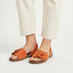 Sandały damskie Armodo, cholewka ze skóry naturalnej płaskie odkryte palce pasek na pięcie ozdobny kwiat, pomarańczowe, 40471. Brązowe sandały Armodo, bez wzorów, ze skóry, eleganckie, bez obcasa, na płaskiej podeszwie, bez zapięcia. Za 329.00 zł.