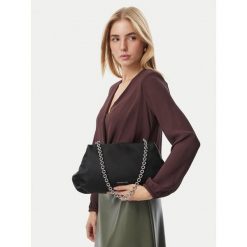 Torebka MICHAEL Michael Kors. Czarne torebki klasyczne MICHAEL Michael Kors, bez wzorów, bez dodatków. Za 1,299.00 zł.