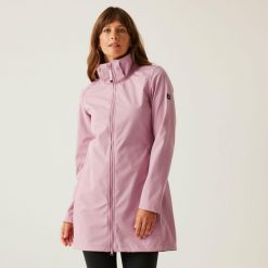 Carisbooke damski softshell. Fioletowe kurtki sportowe Regatta, bez wzorów, z materiału, bez kaptura, trekkingowe. W wyprzedaży za 249.99 zł.