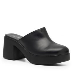 Klapki Lasocki. Czarne klapki Lasocki, bez wzorów, bez obcasa. Za 199.99 zł.