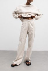 Spodnie dresowe z szeroką nogawką w kolorze SMOKE BEIGE - COMFIES-XS. Brązowe spodnie materiałowe Marsala, na co dzień, s, bez wzorów, z bawełny. W wyprzedaży za 87.96 zł.
