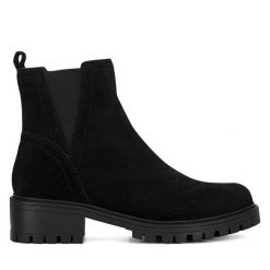 Botki Lasocki. Czarne botki Lasocki, bez wzorów, bez obcasa, na płaskiej podeszwie, bez zapięcia. Za 249.99 zł.
