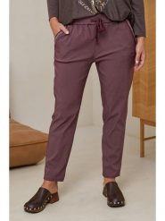 Curvy Lady Spodnie w kolorze fioletowym rozmiar: 44/46. Różowe spodnie materiałowe Curvy Lady, na co dzień, z aplikacjami, z bawełny, z standardowym stanem. Za 132.05 zł.