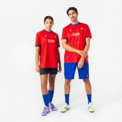 Koszulka piłkarska Czechy 2026 dla kibiców. Czerwone bluzki KIPSTA, l, bez wzorów, z materiału, sportowe, bez kołnierzyka, bez ramiączek. Za 44.99 zł.