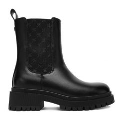 Sztyblety Nine West. Czarne botki Nine West, bez wzorów, bez obcasa, na płaskiej podeszwie, bez zapięcia. Za 279.99 zł.