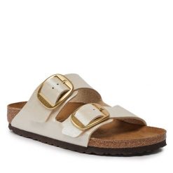 Klapki Birkenstock. Białe klapki Birkenstock, bez wzorów, bez obcasa. Za 539.99 zł.