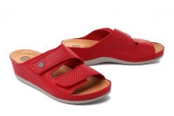 Dr. BRINKMANN 700568-4 rot, klapki profilaktyczne damskie. Czerwone klapki Dr. Brinkmann, bez wzorów, bez obcasa. Za 329.90 zł.