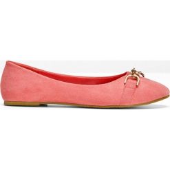 Baleriny bonprix koralowy. Czerwone baleriny bonprix, bez wzorów, bez obcasa. Za 37.99 zł.