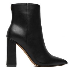 Botki Nine West. Czarne botki Nine West, bez wzorów, bez obcasa, na słupku, bez zapięcia. Za 279.99 zł.