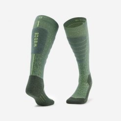 Skarpety narciarskie Wedze SKI 100 JQT. Zielone skarpety WED'ZE, bez wzorów, z elastanu. Za 29.99 zł.