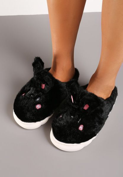 Czarne Kapcie Króliczki Vices na Grubej Tłoczonej Podeszwie z Futerkiem Ecassavia. Czarne obuwie domowe Born2be, bez wzorów, z dresówki, bez zapięcia. Za 14.99 zł.