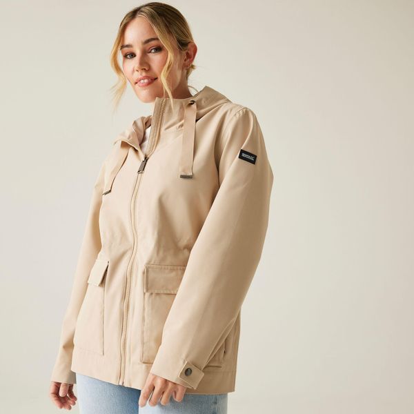 Kurtka turystyczna przeciwdeszczowa damska Otilie wodoodporna. Białe kurtki sportowe Regatta, bez wzorów, z tkaniny, bez kaptura, trekkingowe. W wyprzedaży za 287.50 zł.