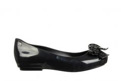 Baleriny Melissa Dora Hot Ad Black 010454, Czarny, Guma - 37. Czarne baleriny Melissa, bez wzorów, z gumy, bez obcasa, na koturnie. W wyprzedaży za 242.10 zł.
