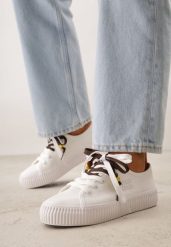 Białe Trampki Pod Kostkę na Grubej Podeszwie z Podwójnym Sznurowaniem Callixera. Białe trampki Born2be, bez wzorów, z materiału, bez zapięcia. Za 109.99 zł.